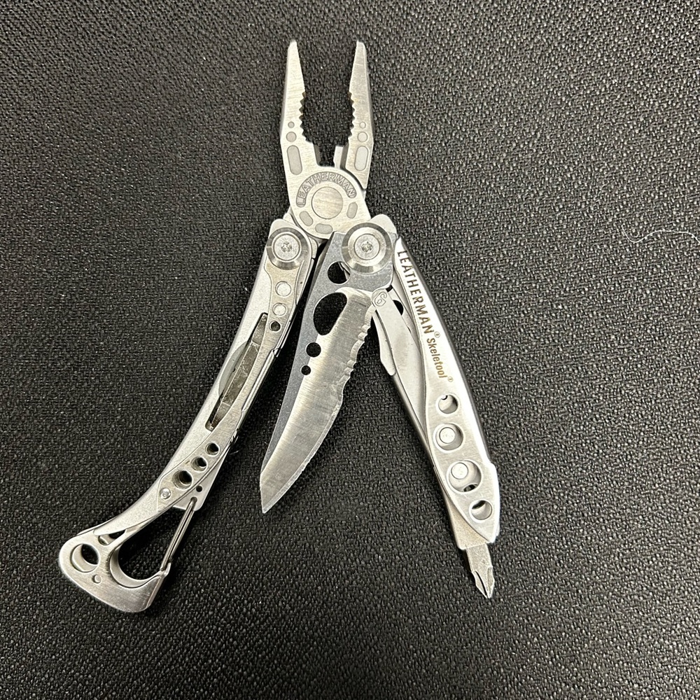 Leatherman “Skeletool” multitool